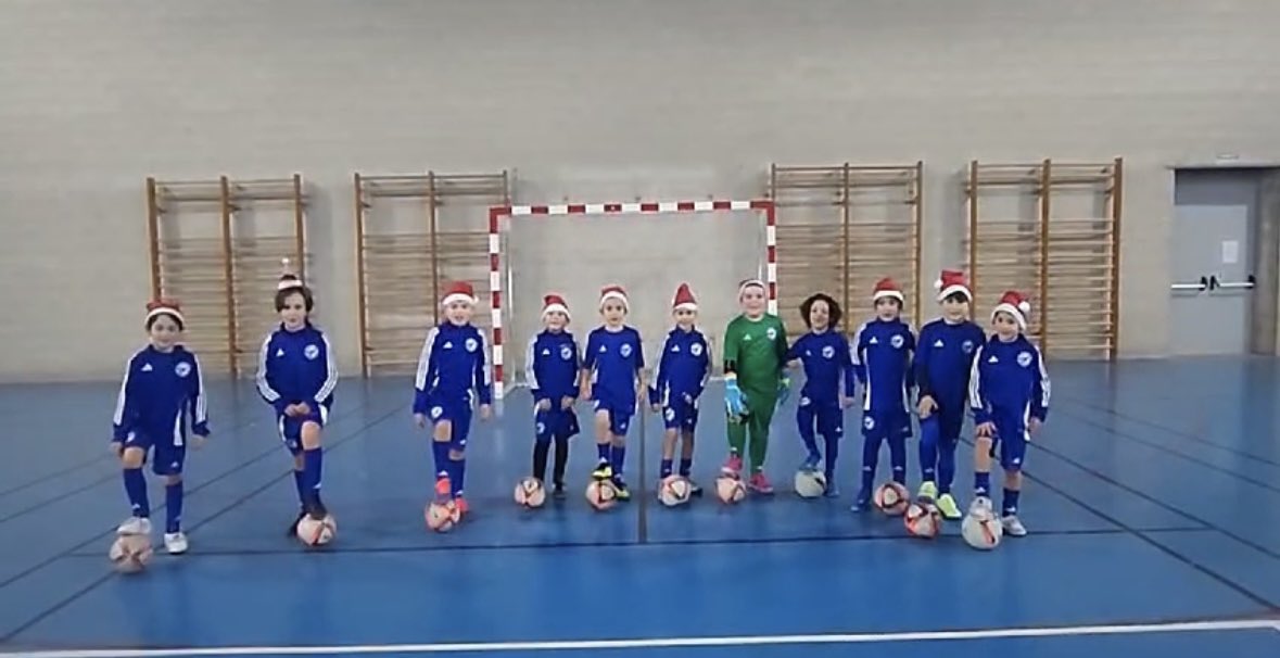 ComillasCF's tweet photo. 💙⚽️🔵 FELIZ NAVIDAD 🔵⚽️💙 

Nuestros pequeños de la casa os desean Feliz Navidad y una buena entrada de año!🥳 

¡AÚPA COMILLAS!💪🏻
#vamosazules https://t.co/pAFYbGaqNx