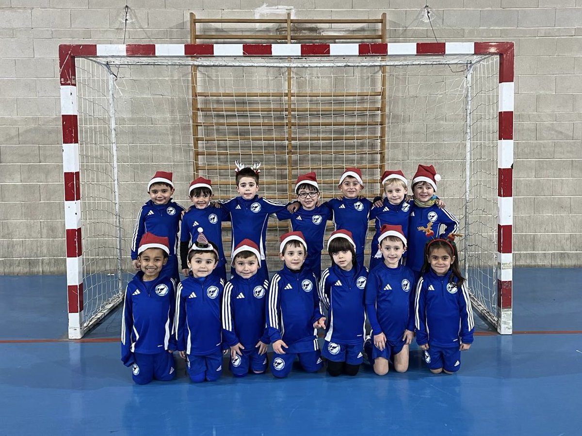 ComillasCF's tweet photo. 💙⚽️🔵 FELIZ NAVIDAD 🔵⚽️💙 

Nuestros pequeños de la casa os desean Feliz Navidad y una buena entrada de año!🥳 

¡AÚPA COMILLAS!💪🏻
#vamosazules https://t.co/pAFYbGaqNx