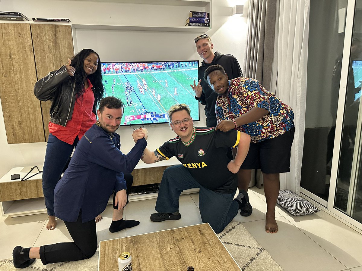 XavieraG10's tweet photo. @ScottHanson @drewbrees 
@netflix 

Enjoying the tough competition all the way from Kenya 

Merry Christmas 🎉
#hakunamatata https://t.co/6o4nwDEsvm