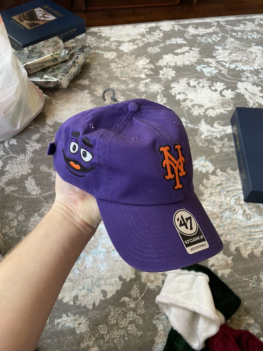 alsostephenking's tweet photo. merry grimace https://t.co/DDiCDzCliE
