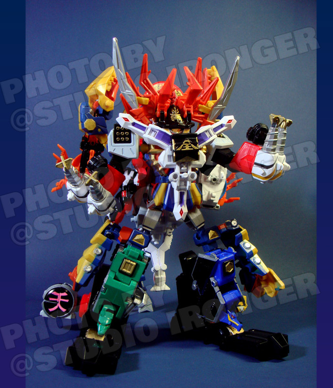 ミニプラ・サムライハオー。シンケンオーに全ての折神が合体した姿です