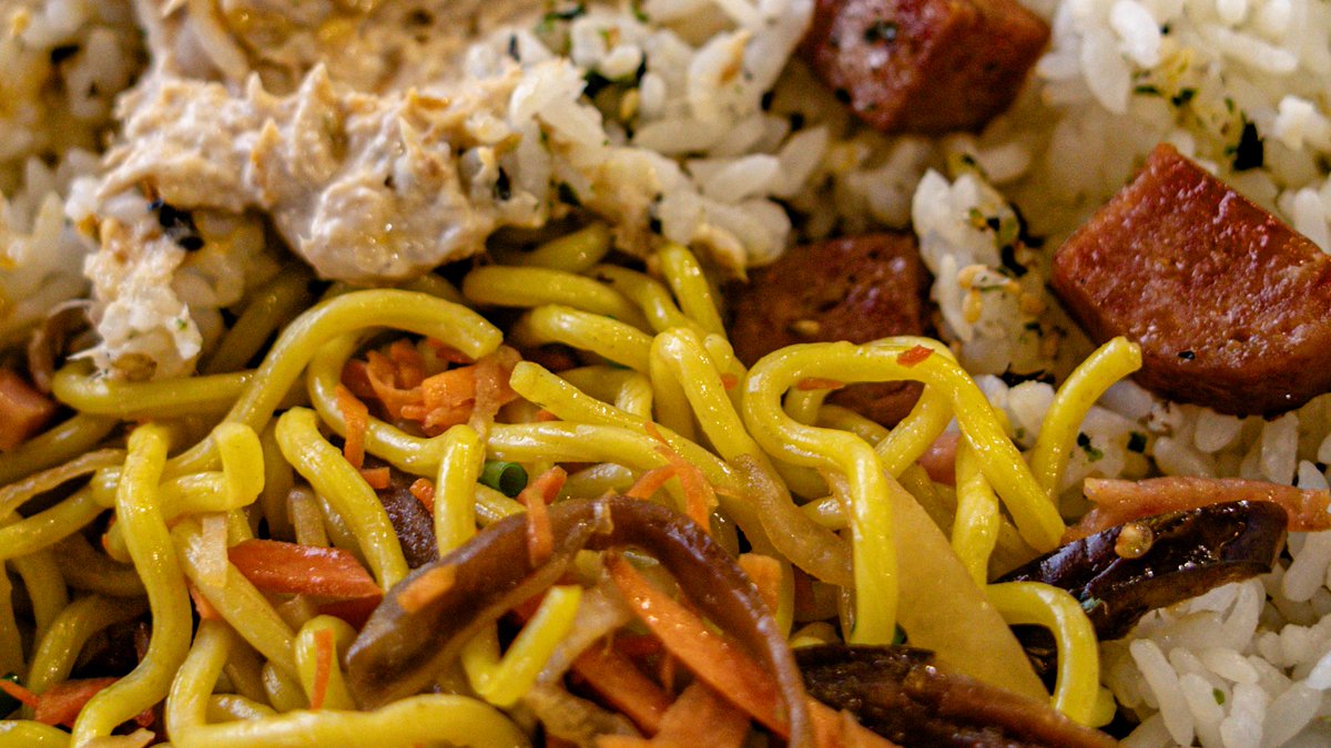 MichaelDChing's tweet image. Throwback to Finals Week! 🌟 TRiO SSS at Windward CC was a lifesaver, offering FREE meals, snacks, coffee, showers, and rest zones 24/7. Here&apos;s a peek at the dinners! #TRiOSSS #WindwardCC #FinalsWeek