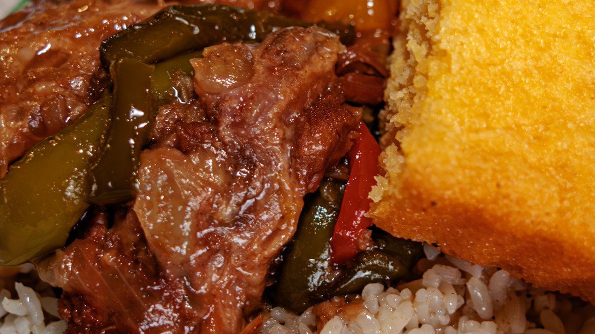 MichaelDChing's tweet image. Throwback to Finals Week! 🌟 TRiO SSS at Windward CC was a lifesaver, offering FREE meals, snacks, coffee, showers, and rest zones 24/7. Here&apos;s a peek at the dinners! #TRiOSSS #WindwardCC #FinalsWeek