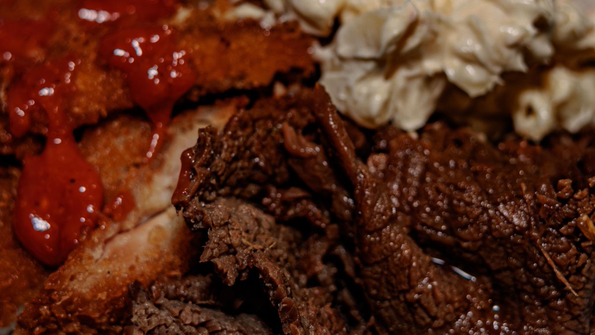 MichaelDChing's tweet image. Throwback to Finals Week! 🌟 TRiO SSS at Windward CC was a lifesaver, offering FREE meals, snacks, coffee, showers, and rest zones 24/7. Here&apos;s a peek at the dinners! #TRiOSSS #WindwardCC #FinalsWeek