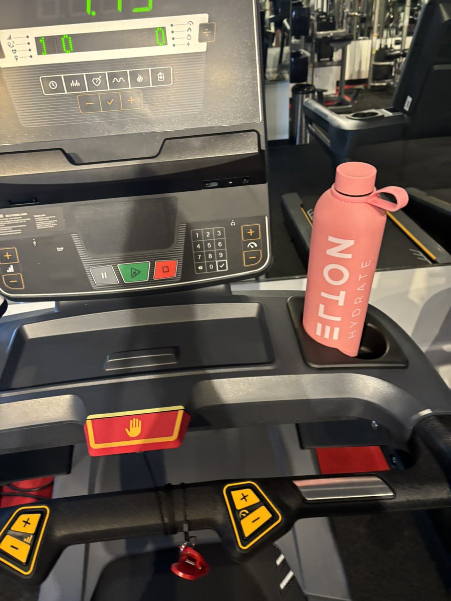 feltonhydrate's tweet photo. new Felton bottle looks so Nostalgic https://t.co/wYXLlkLq6u