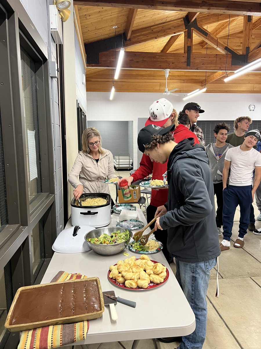 Merry Christmas and Happy Holidays from our Voyageur baseball family to all of yours!!! 🎄🎁