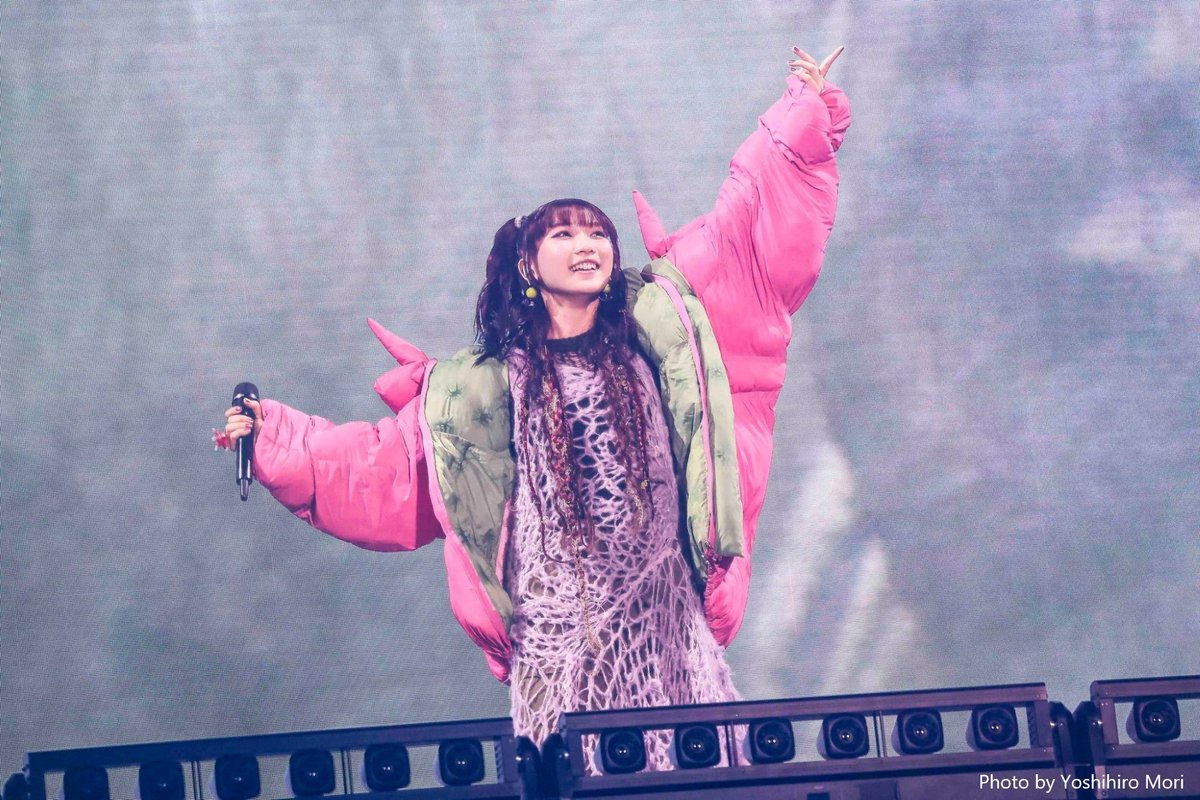 YOASOBI超現実 カウントダウン 放送＆配信まであと2日💖 ／ #YOASOBI 東京ドーム公演 ライブ写真3️⃣🏟️📸 ＼  超現実な演出とパフォーマンスをお見逃しなく‼ ⏰12/28（土）午後8:00～ 全曲🎶放送＆配信 終了後からは  WOWOWオンデマンドでアーカイブ配信も✨ https://t ...