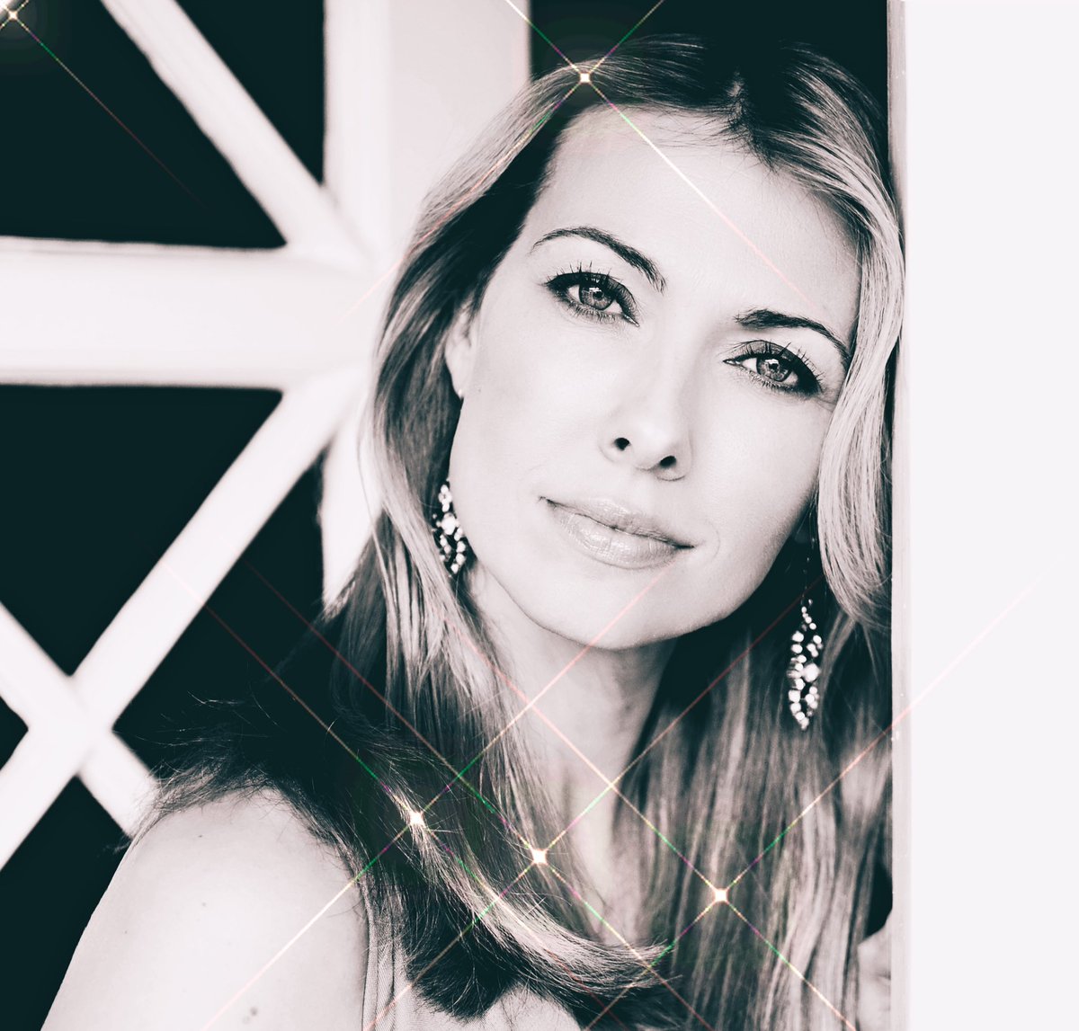 The magic of Christmas never ends when the greatest gift is your family and friends. Sending everyone Christmas wishes! Sparkle and shine this Christmas but don’t get on Santa’s naughty list! ❤️