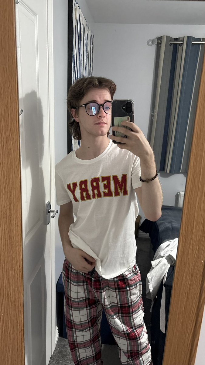 ollyniles's tweet image. (merry) christmas