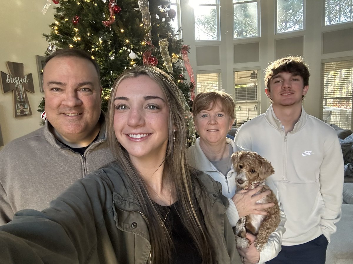 JanAzar1's tweet image. Merry Christmas 🎄🎁