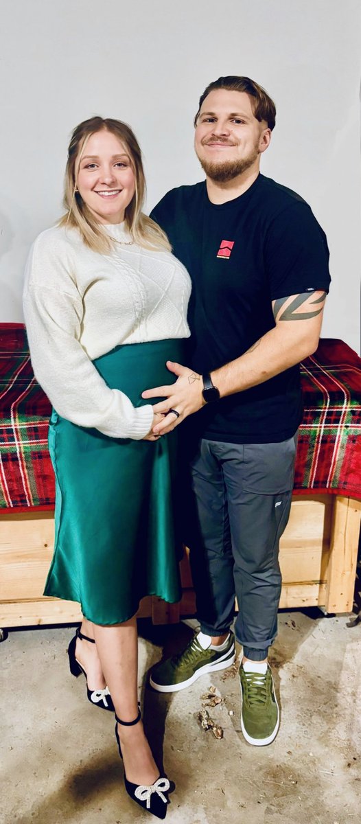 Merry Christmas from the Holden’s, we are so excited to be adding one to our family this April! 👶🏼🎄