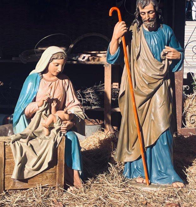 SiateSanti's tweet image. 🇪🇦 #Spagna: Gesù Bambino appare decapitato nel presepe della città di #León.

Questa domenica il Bambino Gesù del presepe installato in Praça de #Botines è apparso decapitato. Nel fine settimana si sono ripetuti atti vandalici ai presepi.

Oltre al Bambino Gesù, a pochi metri di