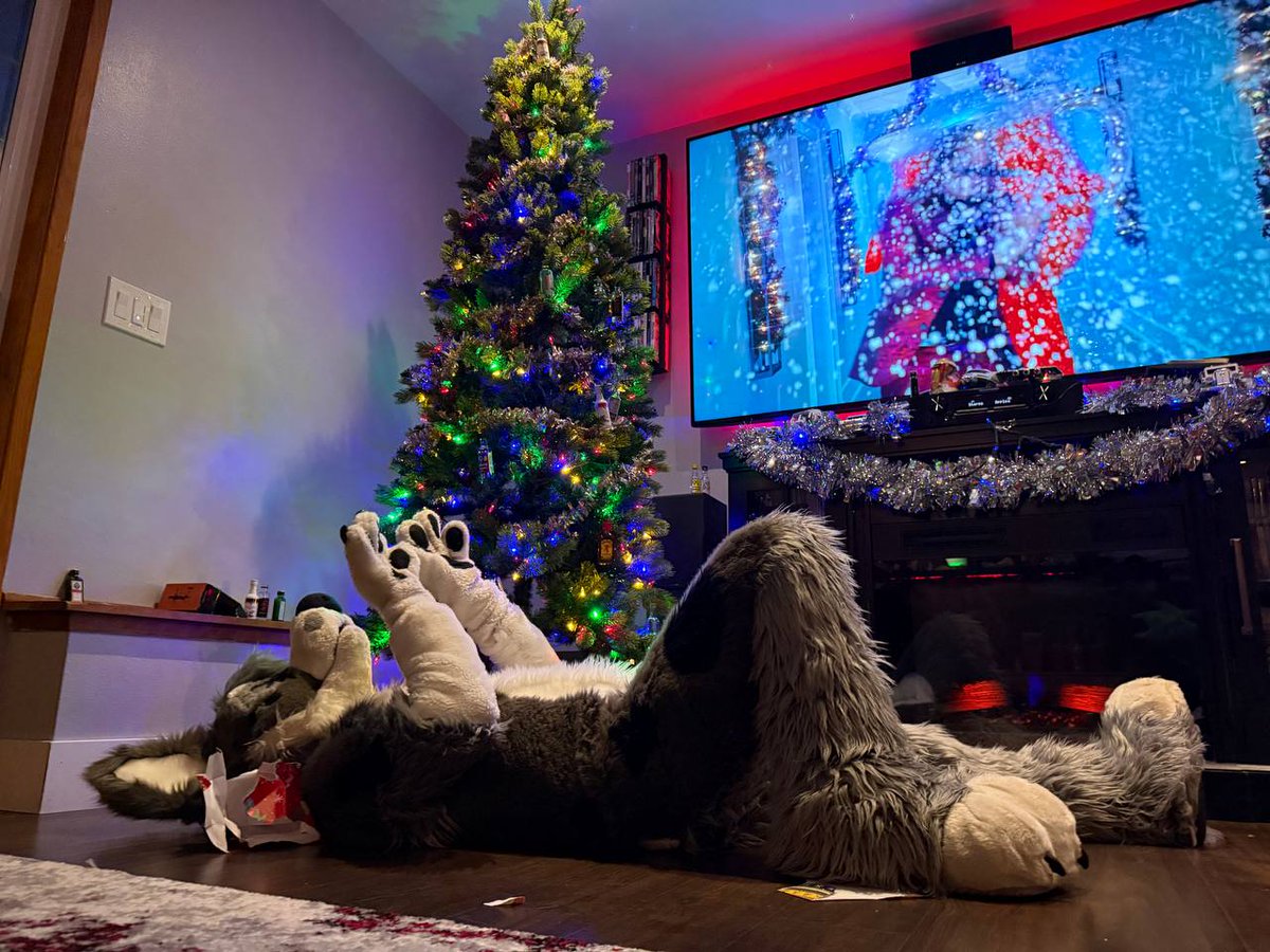 I hope everyone had a great set of holidays and find themselves an under the tree dog as well!

Picture by johabi I don't have their information!