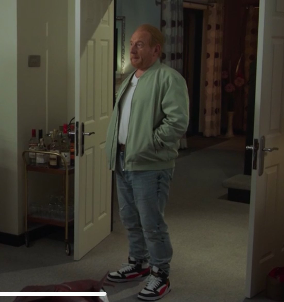 Aydin_Osman96's tweet image. Pete has the chill guy pose down to a T. #GavinAndStacey