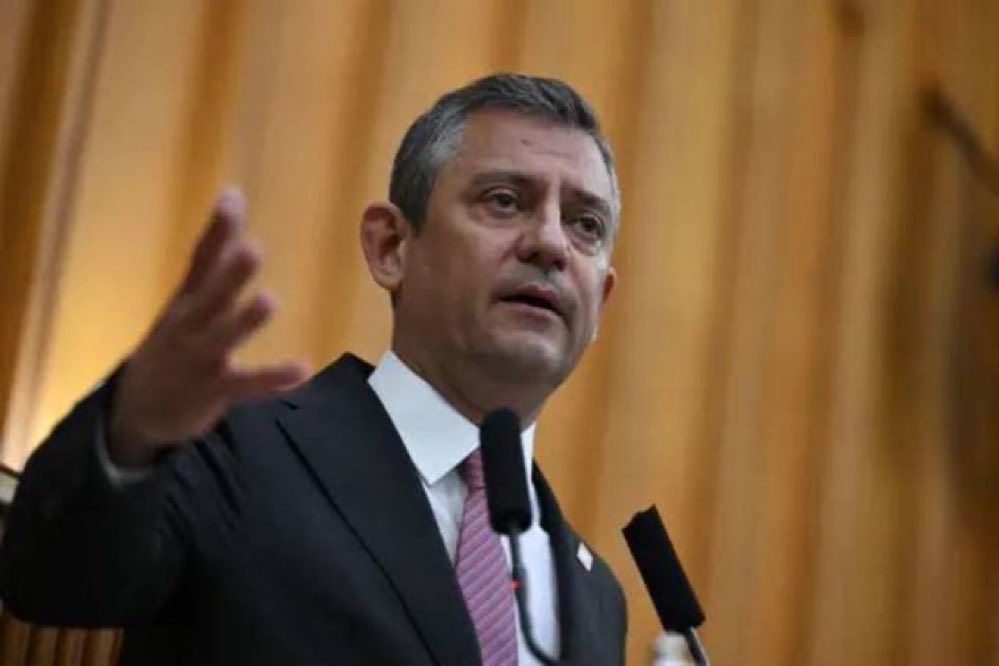 ajansAbluka's tweet photo. 🗣️Zafer Partili Naşit Birgüvi’den, “Kurt kışı geçirir ama yediği ayazı unutmaz” diyen Özgür Özel’e:

“Kesin kürt diyecekti, kazara ağzından kurt çıktı.” https://t.co/3h24mrHlqe