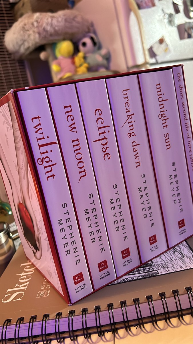elfdaddyy's tweet photo. i did in fact cry opening this gift from my boyfriend https://t.co/vteuDHXw90