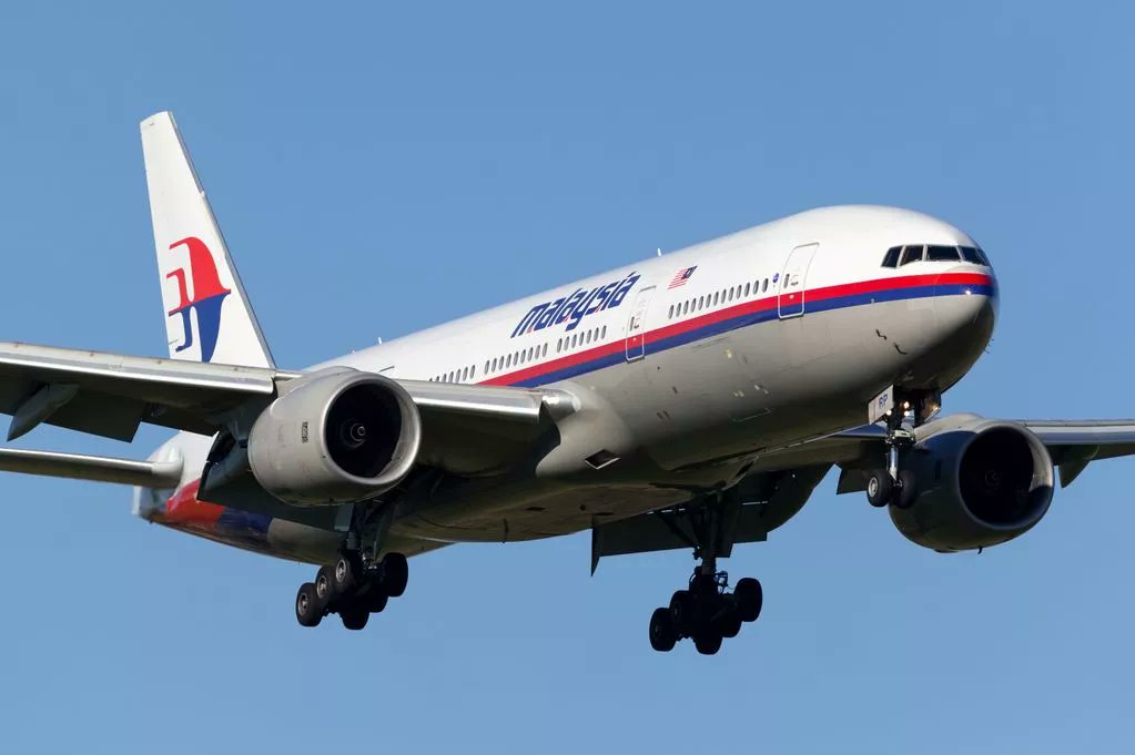 USAS_WW1's tweet image. #Disaster #Boeing #planecrash #RussiaUkraineWar: Malaysian Airlines lost two Boeing 777-200ER jets in 2014. March 8, 2014: MH370, disappeared: 239 dead. July 17, 2014: MH17, Russian missile: 298 dead. We can blame Vladimir Putin for the second one.🇲🇾😡😡🇷🇺
