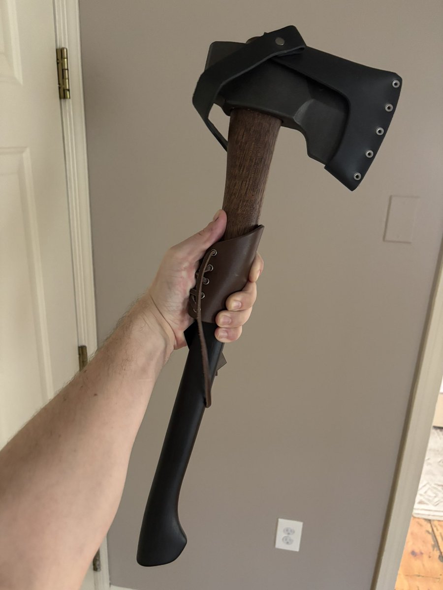 mackeyanimate's tweet image. Wife bought me a new axe for Christmas.