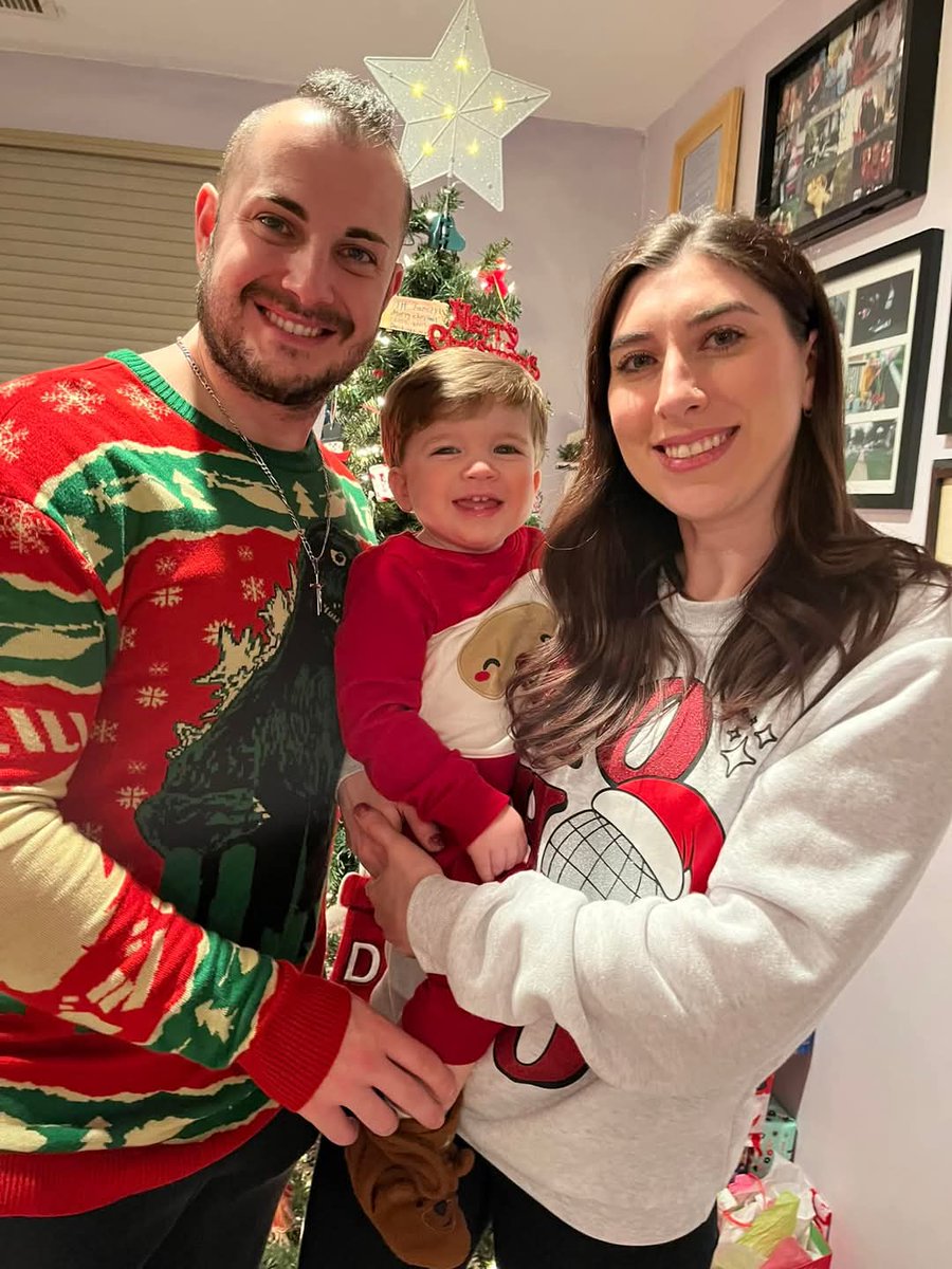 FrankieLaVere's tweet photo. Merry Christmas from the LaVere's!  #MerryChristmas https://t.co/Rna2o2goJr