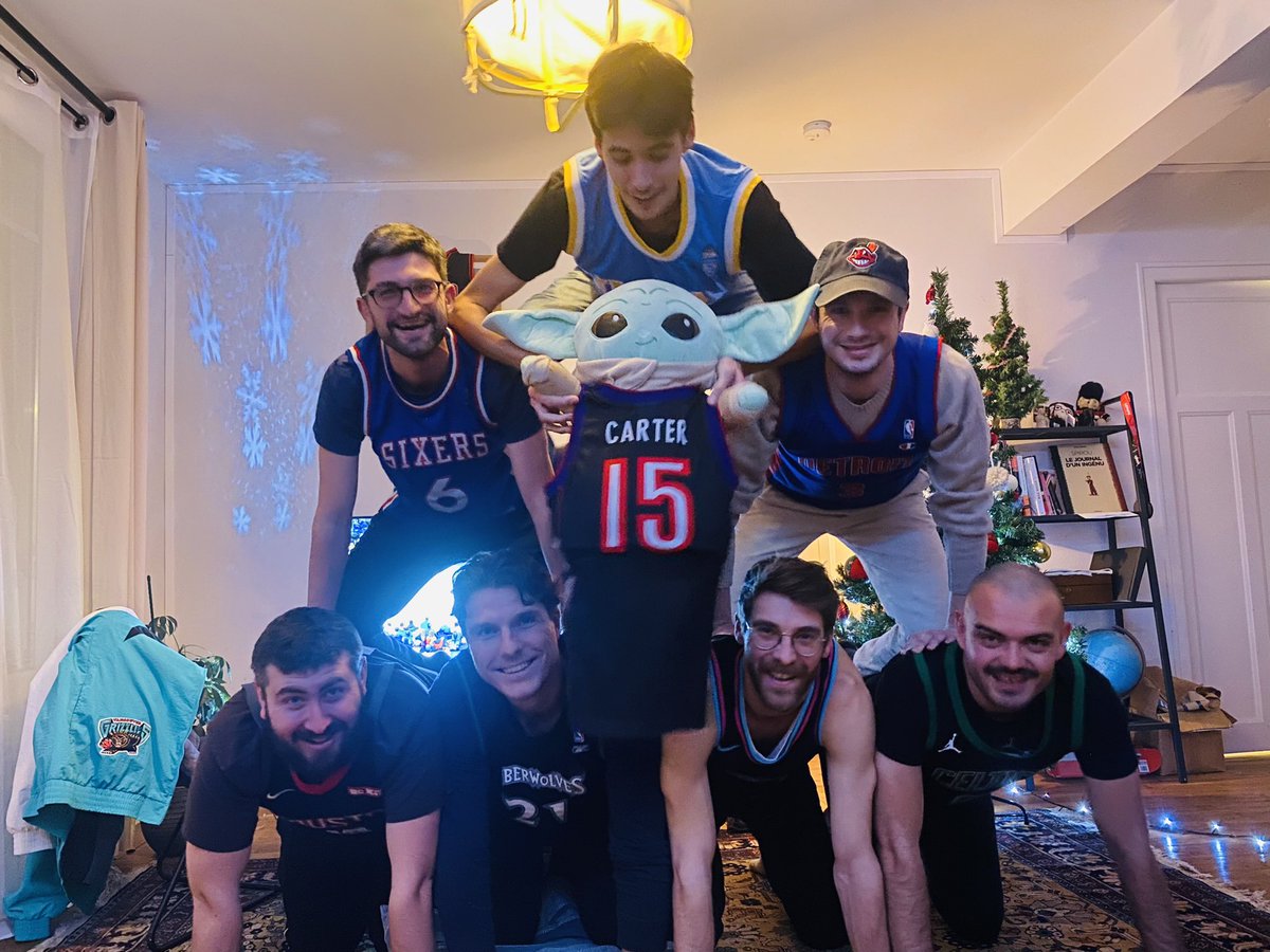 le_poteau_roze's tweet photo. 6 ans de sapin de noël humain et de #NBAChristmasDay ! 🎄
Toujours avec vous la team #NBAextra ! 🫶 https://t.co/OUXB7G9Bvl