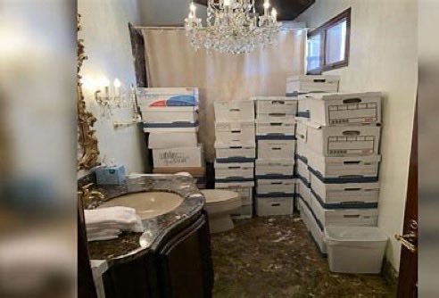 Keno0119's tweet image. Not really. Their
#OnStage 
#UsingJohnny 
#StorageRoom

All the common places you
#HideTopSecretDocs...🤔