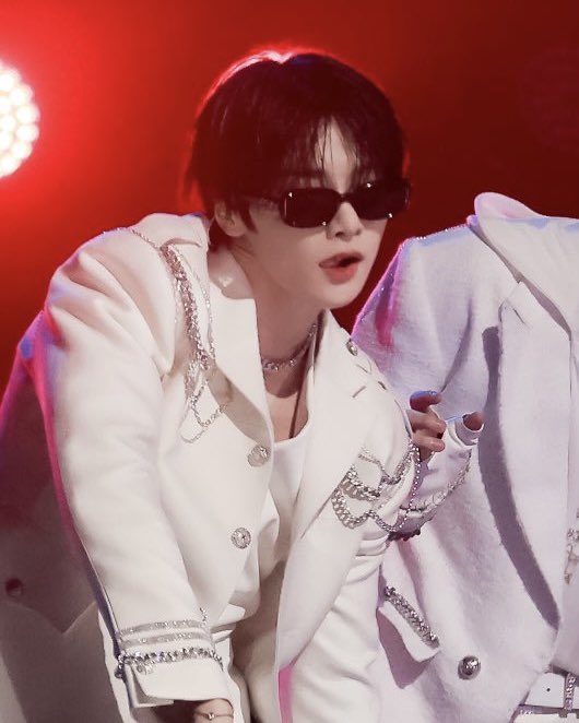 onlyhyunin's tweet photo. 😎 https://t.co/FZ6xsBXbUI