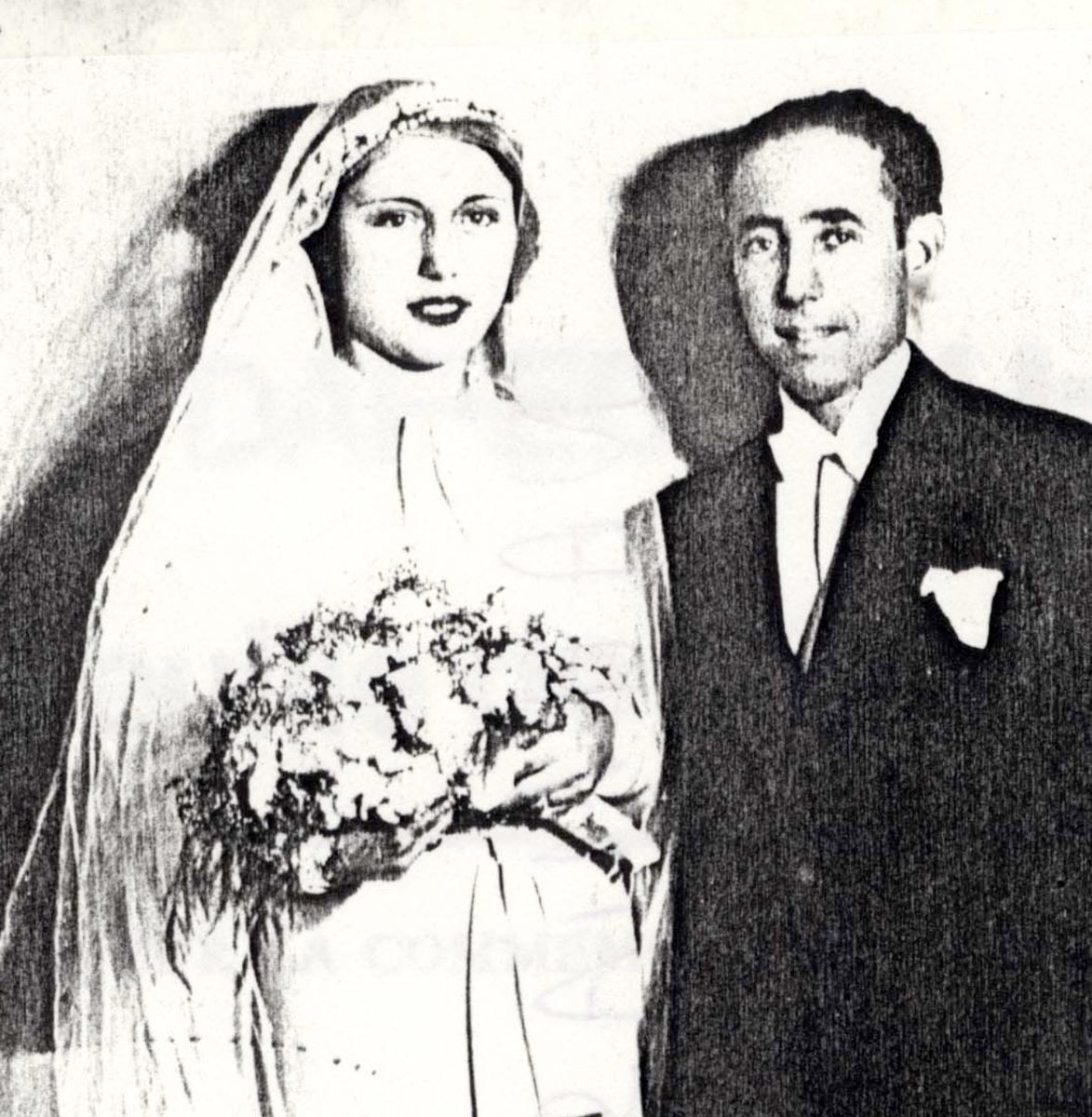 AuschwitzMuseum's tweet photo. 25 December 1910 | Greek Jewish woman, Bella Cohen (nee Nahmias) was born in Thessaloniki. She emigrated to France. 

She was deported to #Auschwitz from #Drancy on 11 November 1942 with her husband Juda and their children Esther and Rachel. None of them survived. https://t.co/4KKV0CKsAb