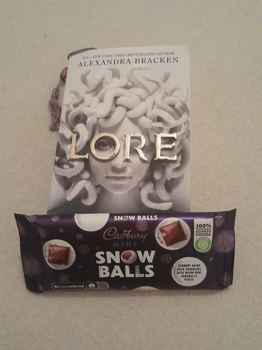 fitsmallpackage's tweet photo. Suzi thank you so much for my Christmas book swap! It was a lovely surprise!! #christmasbookswap https://t.co/WKg4vLiGEb