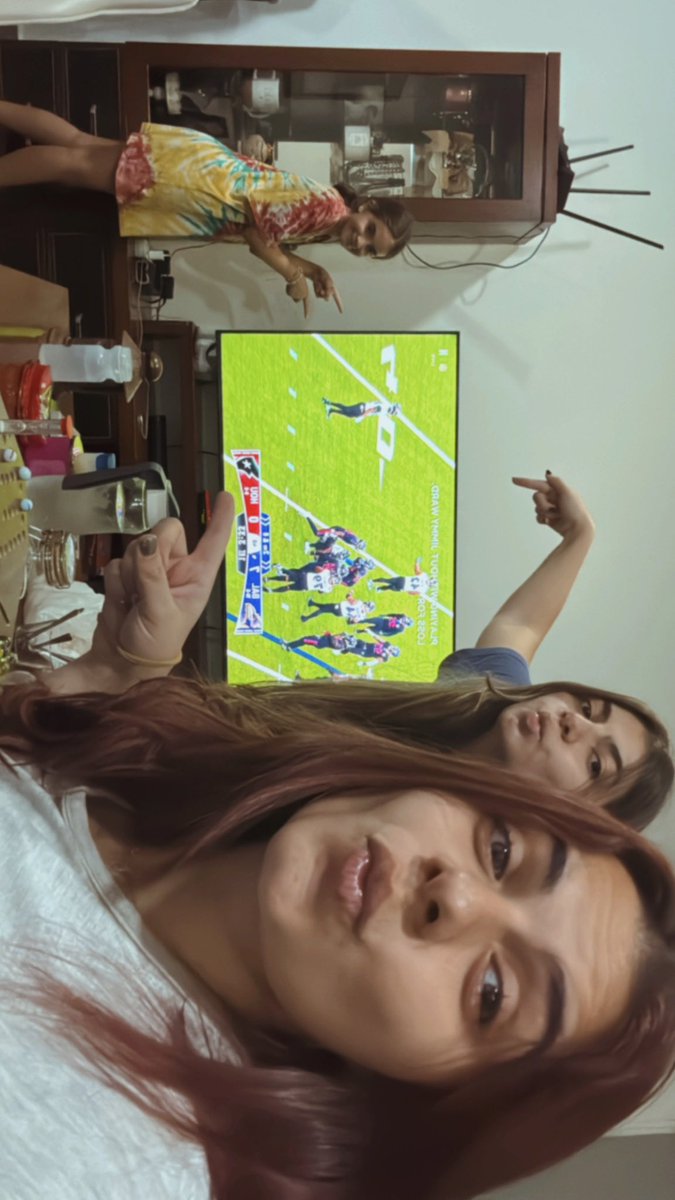 BibiOsta16's tweet photo. Watching the NFL Game all the way from Ghana 🇬🇭 @NFL  #NFLonNetflix #ghana #NFL #nfl #Netflix @netflix https://t.co/8CvecqvVVb