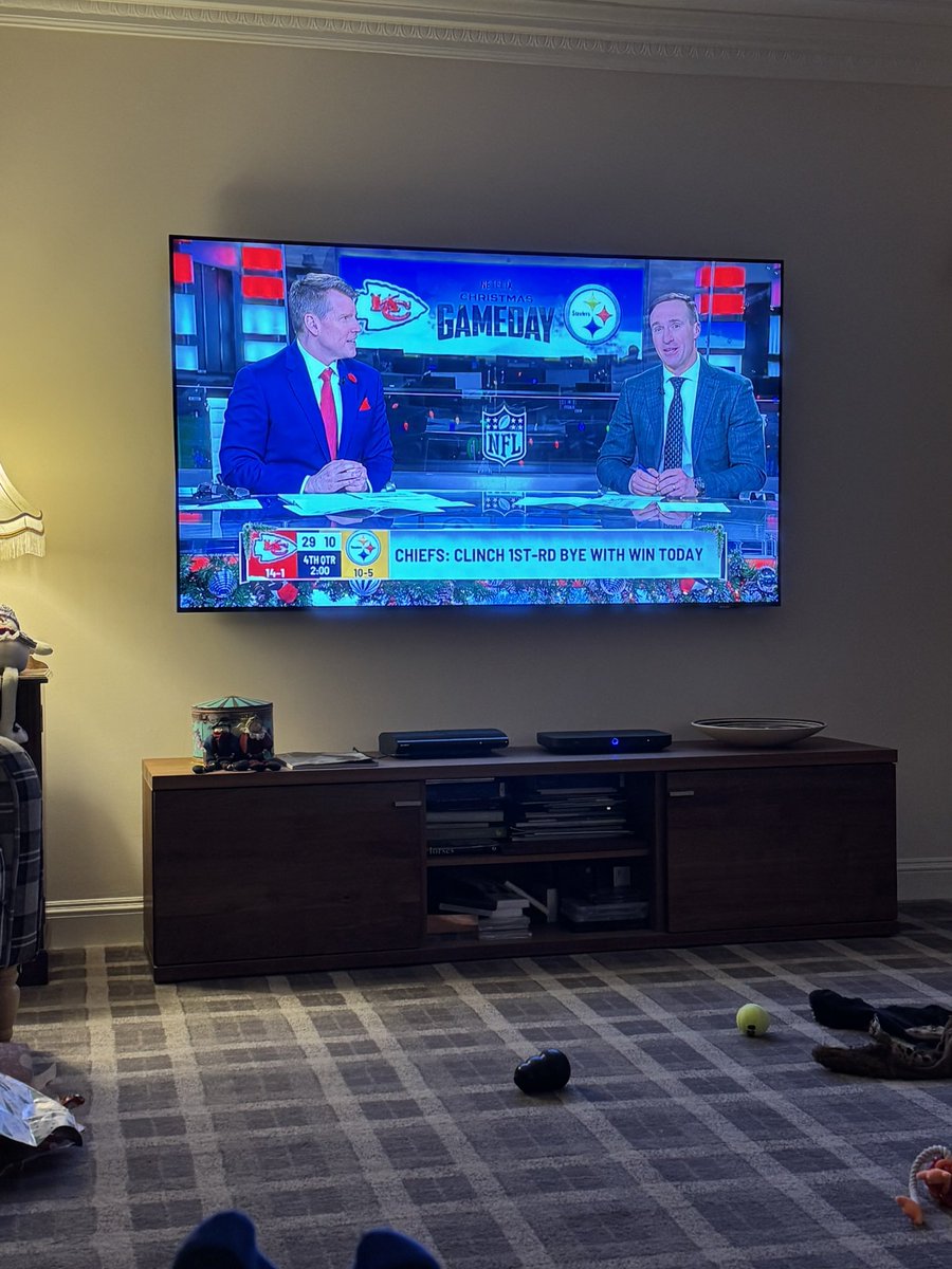 #NFLonNetflix.  Merry Christmas from Kintore, Scotland.  Loving the coverage with Alison and Debs.  <a href="/drewbrees/">Drew Brees</a> <a href="/ScottHanson/">Scott Hanson</a> <a href="/netflix/">Netflix</a>