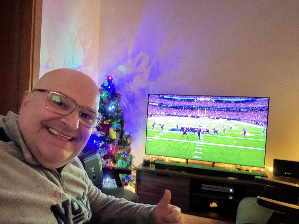 nimbriaco's tweet photo. Enjoying watching the game from Salerno, Italy 🇮🇹 thanks @netflix @ScottHanson @drewbrees #NFLonNetflix https://t.co/QH54g6o4t5