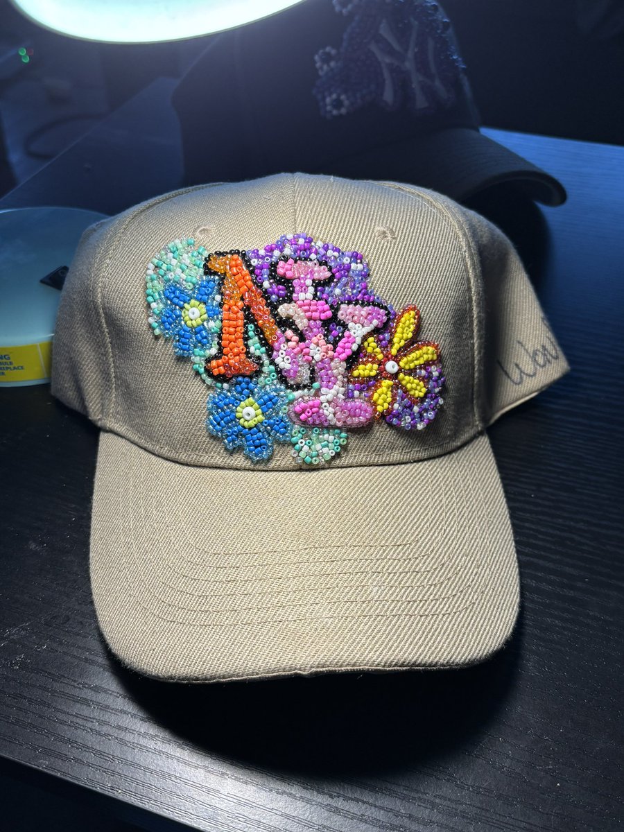 IssaWhyms's tweet image. Merry Xmas, I just slid on my most recent hat 🔥