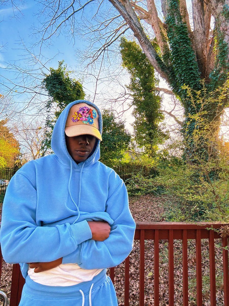 IssaWhyms's tweet image. Merry Xmas, I just slid on my most recent hat 🔥