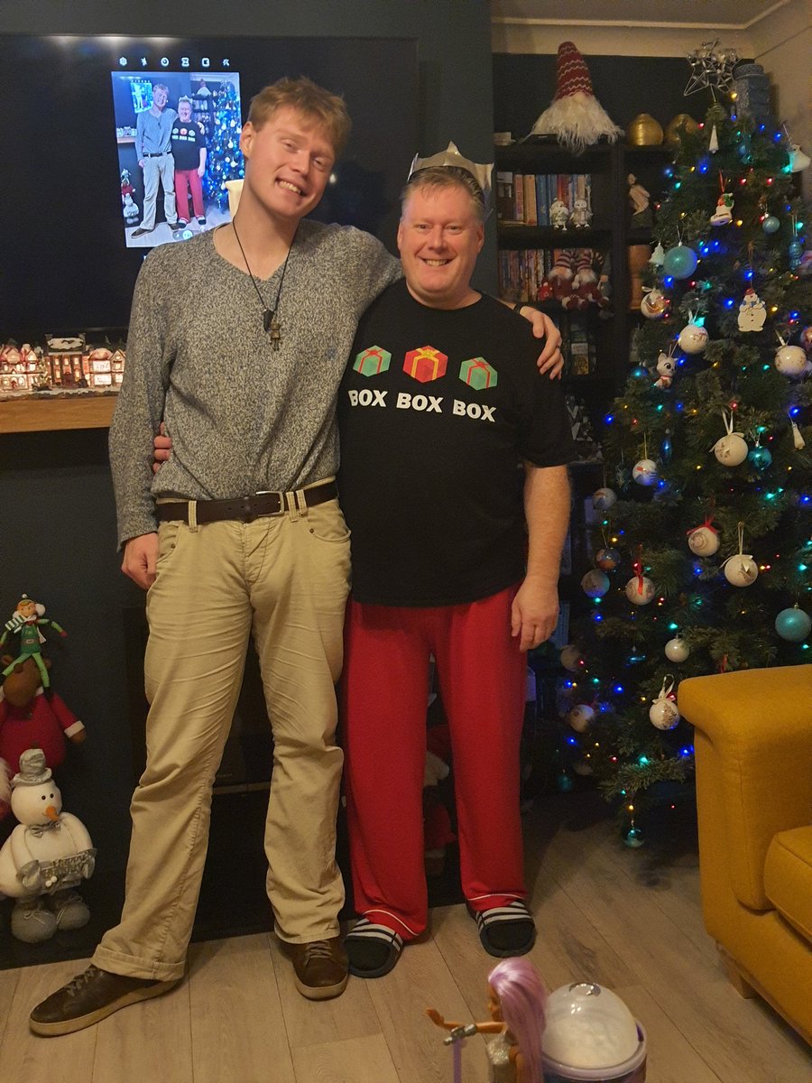 DavidKelly1701's tweet photo. @MattP1Tommy @MattP1Gallagher @TomP1Bellingham Happy Christmas boys. Keep up the good work. https://t.co/A8ArgvSTjo