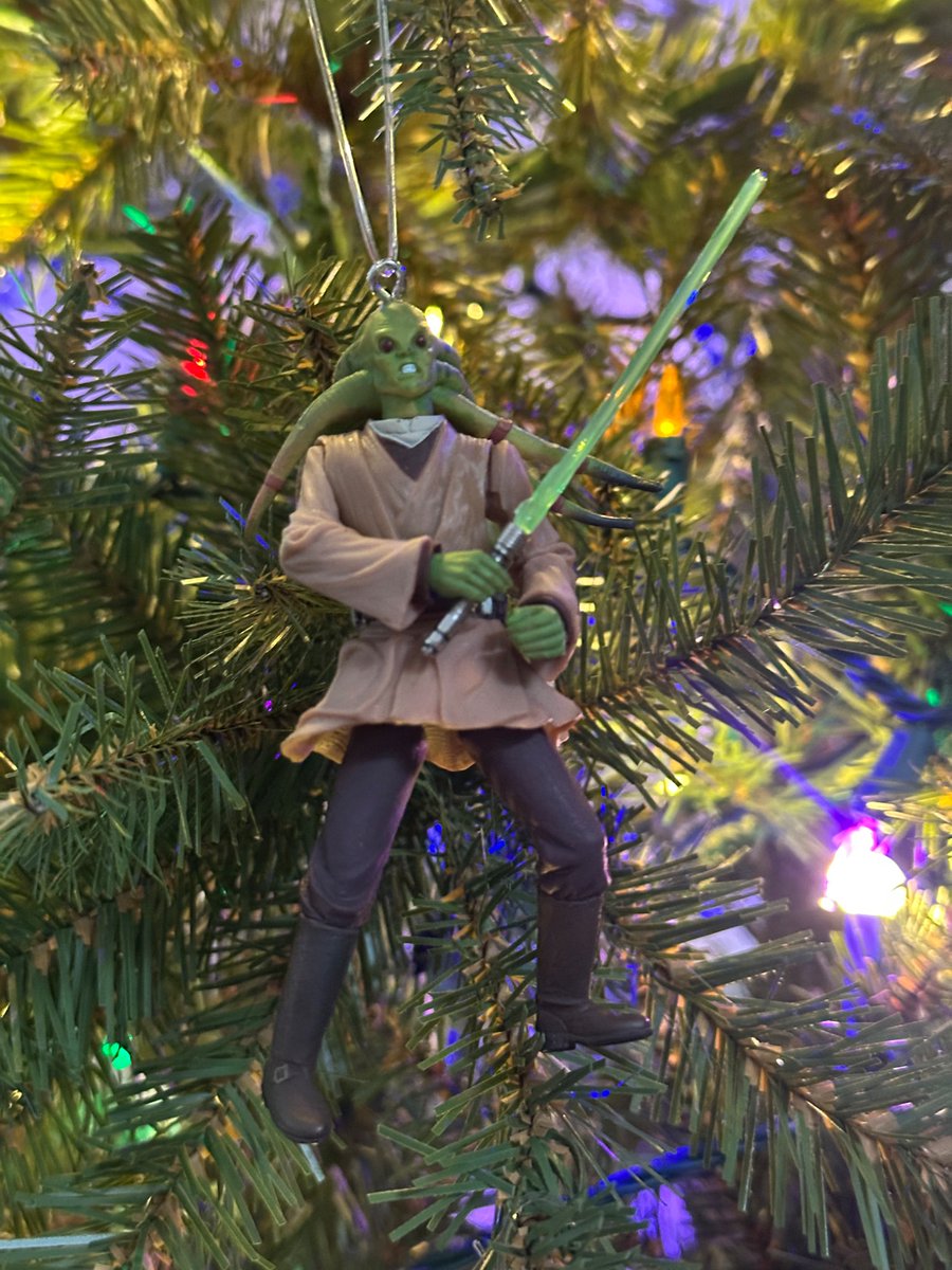 ASHIMOSITY's tweet image. I tried to get crafty this year and made @Faucius a few ornaments of his favorite Star Wars characters. 🫶🏻