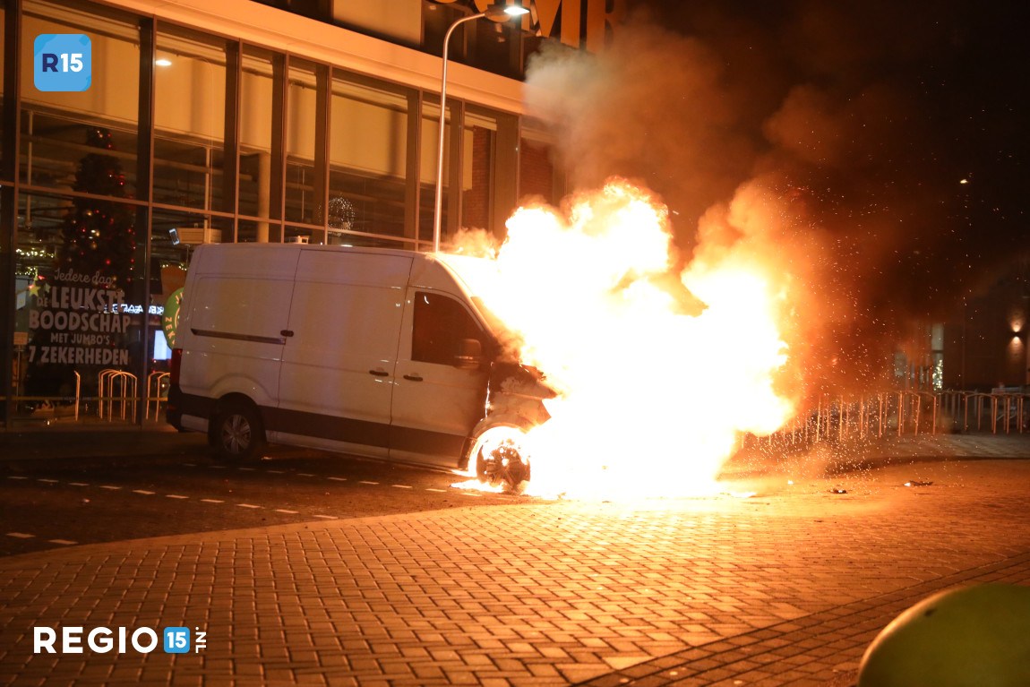 Geparkeerde bestelbus uitgebrand in Naaldwijk