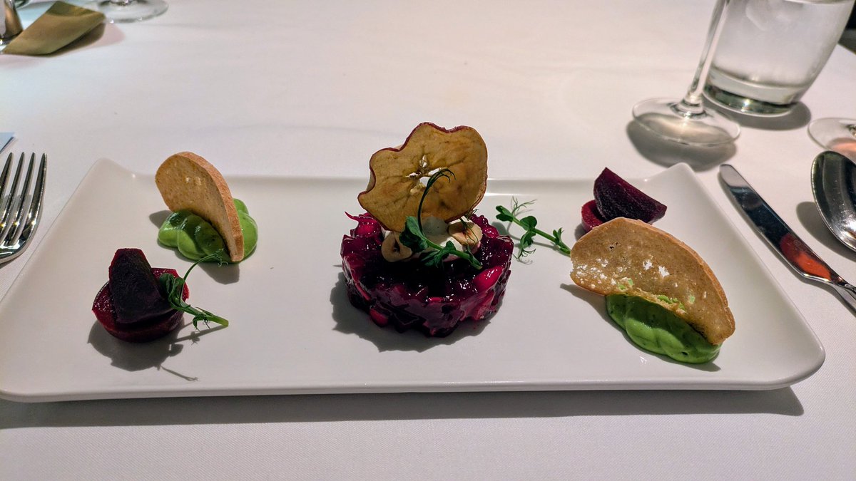 VeganOlive1's tweet image. Wow @pandocruises Iona ..We went to specialty restaurant #Epicurean and the #Vegan options were outstanding.... was like dining in a Michelin 🌟 restaurant at sea 😋🥰❤️🌱🌻🫵