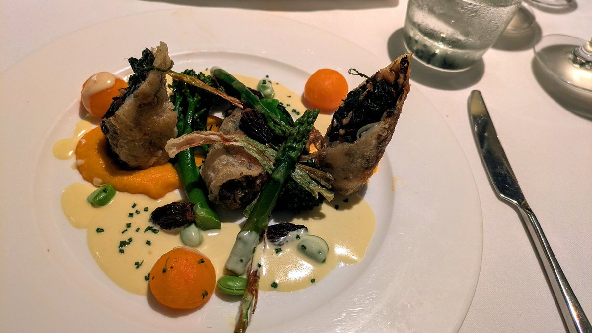 VeganOlive1's tweet image. Wow @pandocruises Iona ..We went to specialty restaurant #Epicurean and the #Vegan options were outstanding.... was like dining in a Michelin 🌟 restaurant at sea 😋🥰❤️🌱🌻🫵