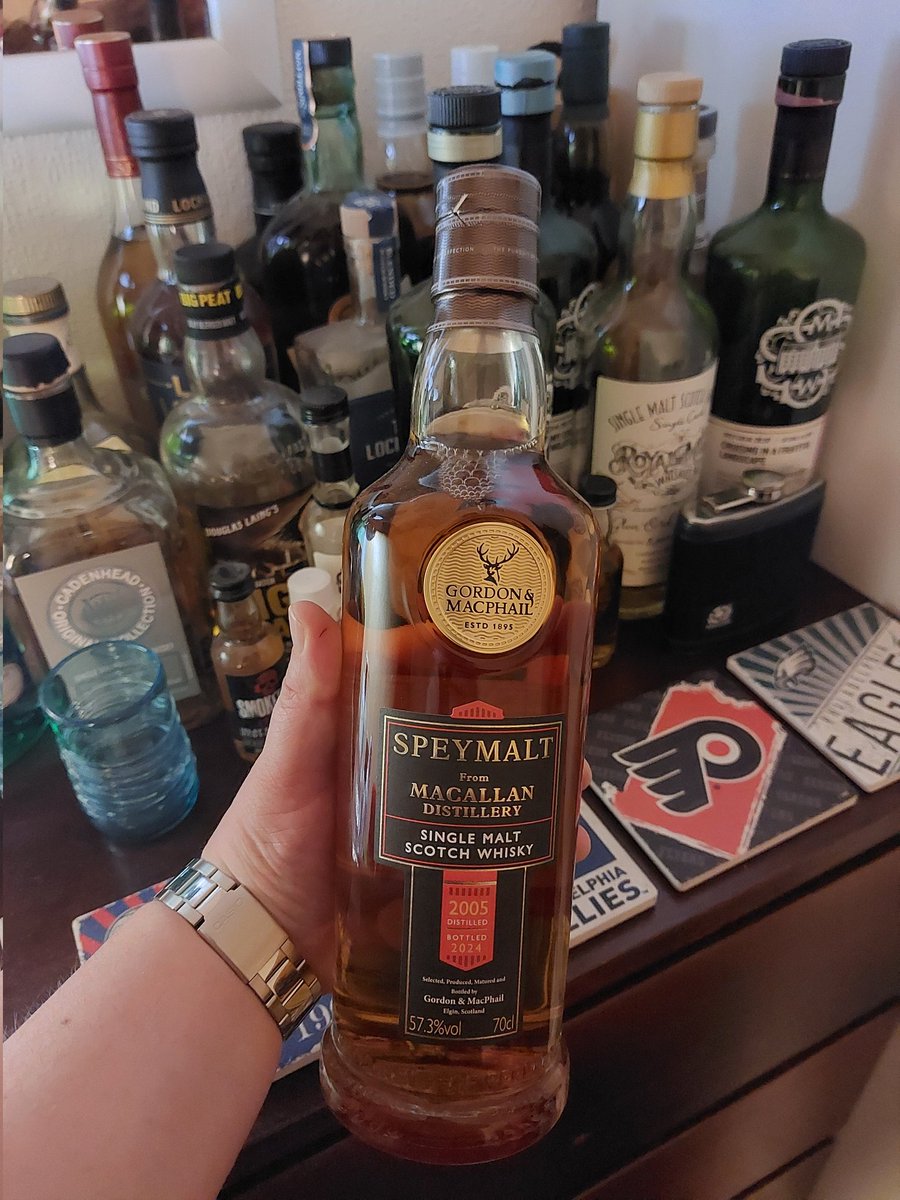 angusmaroon's tweet image. Alright losers, it's time, let's see your whisky haul

(This is a bit mixed in with engagement stuff)

@SippingPointPod