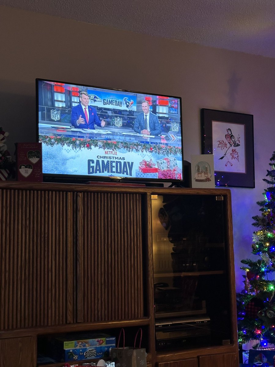 TinaM1992's tweet photo. @NFL #ChristmasDay2024 #footballxmas hi from Vancouver BC https://t.co/Wo3kzLepm3