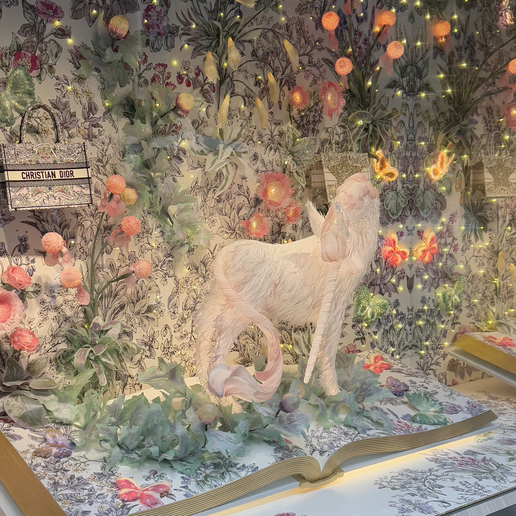 【Dior】ジグソーパズル 花と動物デザイン millna｜カワイイカルト原宿店 on X: 