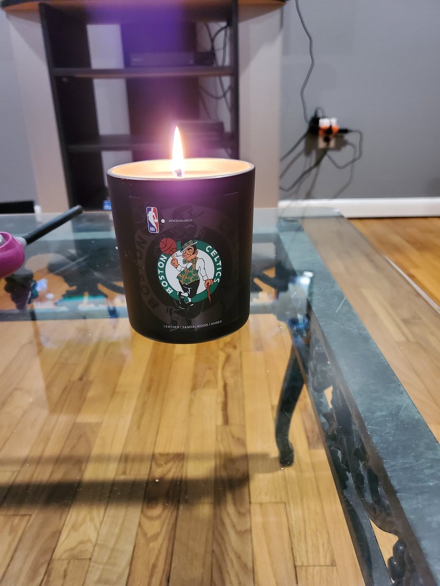 JLutterbie's tweet image. Treated myself to this amazing @celtics candle by @Aroma_360 ! Smells amazing!! Let's go Celtics!!! Merry Christmas everyone!!