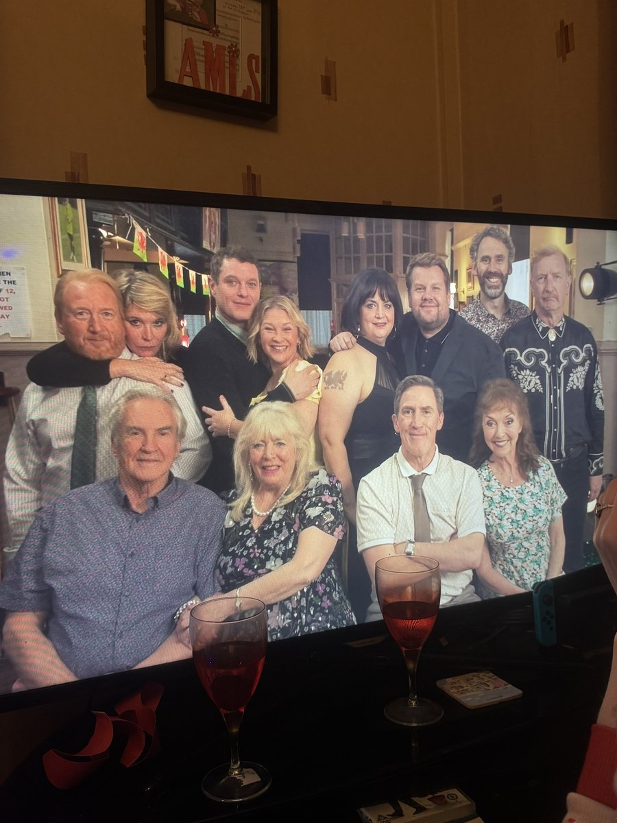 Suebeloo1971's tweet photo. My actual heart ❤️❤️❤️❤️

I’m far too emotional 😭 ❤️💍

#gavinandstaceythefinale https://t.co/MA6QX2ntC7