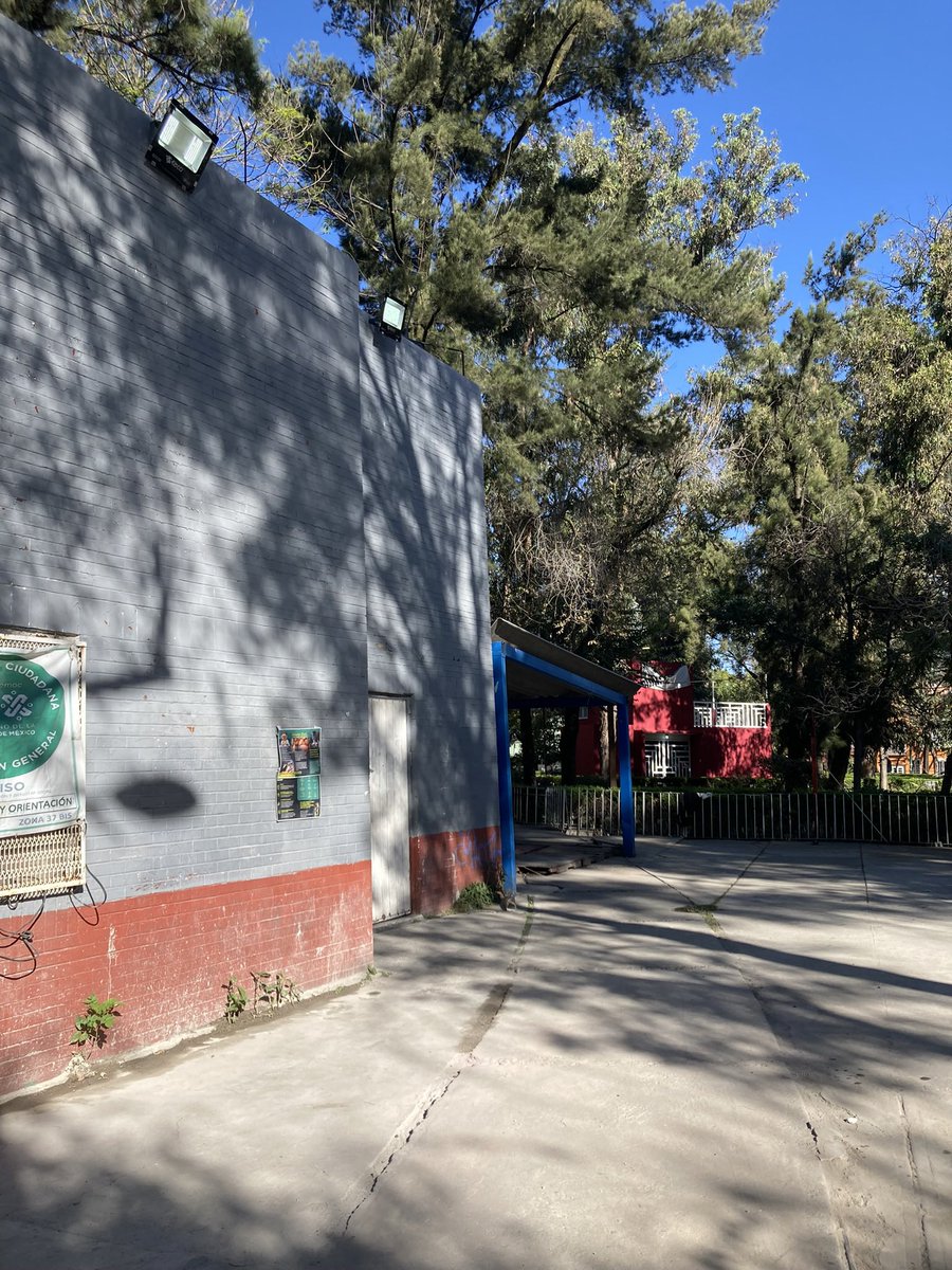 Lupa777's tweet photo. Alcaldesa Ale: El Parque del Pipila necesita atención en el área de las barras y el ring de box, el anterior módulo de policías dejó su fuga de agua y está abandonado afectando a los que vamos a ejercitarnos @AlessandraRdlv @AlcCuauhtemocMx https://t.co/8iCCYyrEs3