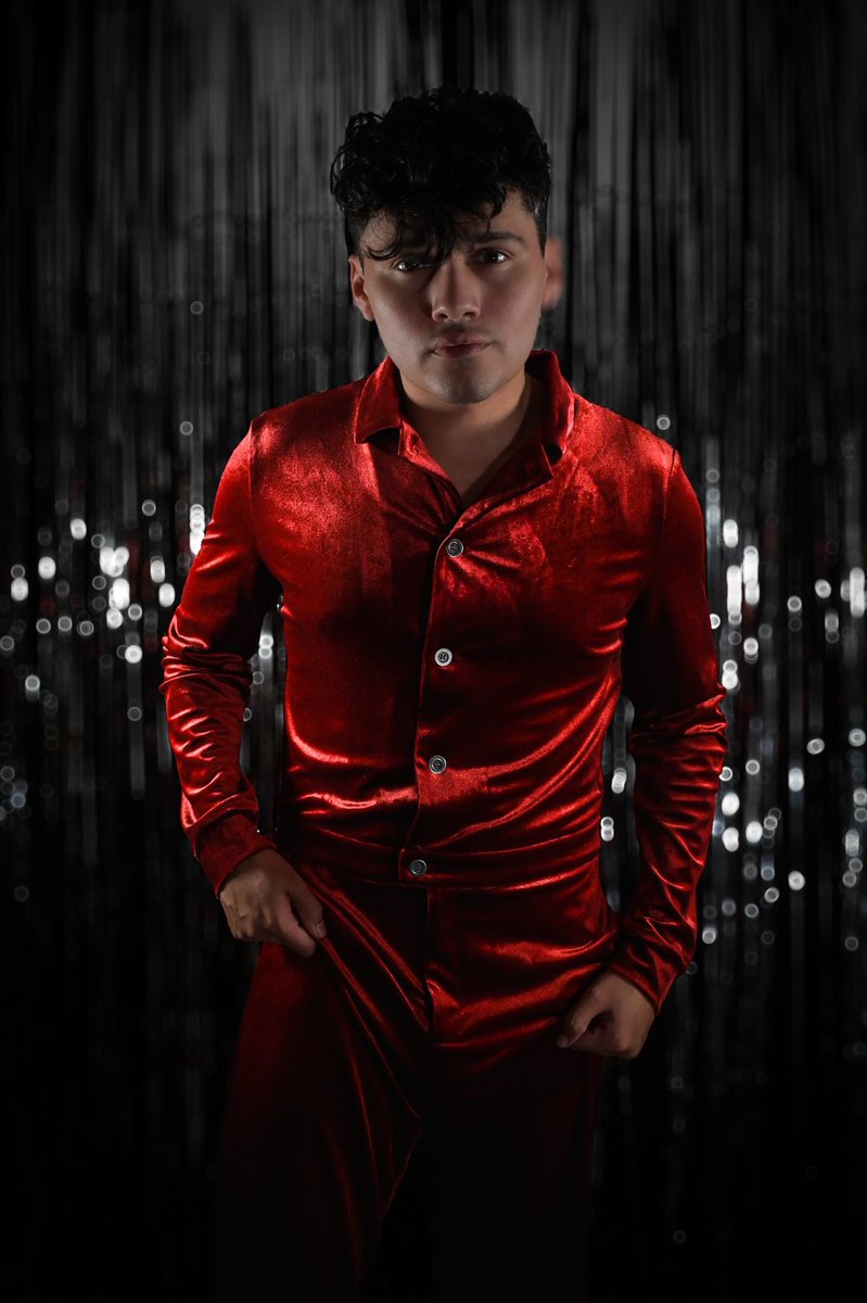 TheVIPPrince's tweet photo. No Red Nose, how about a red suit https://t.co/19QgiDUssN