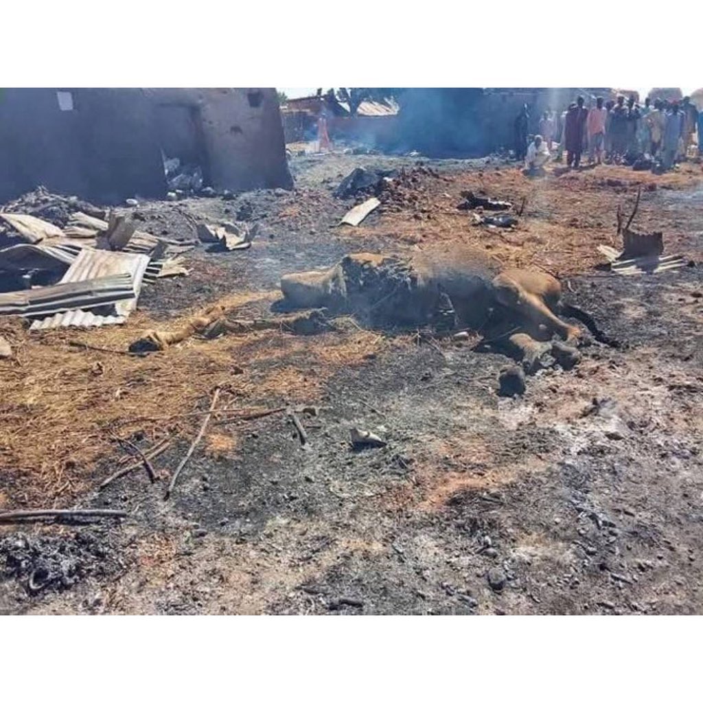 instablog9ja's tweet photo. Christmas Day Tragedy: Many feared d3ad, others injured as fighter jet mistakenly b%mbs two Sokoto communities

A fighter jet mistakenly b%mbed two communities in Silame Local Government Area of Sokoto State in the early hours of Christmas Day, December 25. 

The tragic incident left many villagers d3ad and several others injured, DailyTrust reports.

The fighter jet was targeting Lakurawa t3rrorist group when it mistakingly b%mbed Gidan Sama and Rumtuwa communities. 

A resident of Silame, who gave his name as Malam Yahya, noted that the two villages were located close to Surame Forest identified as another hideout of Lakurawa and bandits.

Another source told Daily Trust that over 10 villagers were k+lled and several others sustained varying degrees of inj¥ry during the airstrike.