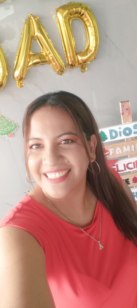 MscCevallos's tweet photo. Felizzzz navidad... Mundo 🎄✨🎉🫶🏼 a pesar de todo la vida es bella cuando aprendes a vivirla ...no esperes que sea tarde #MerryChristmas https://t.co/O6FIIyqicM