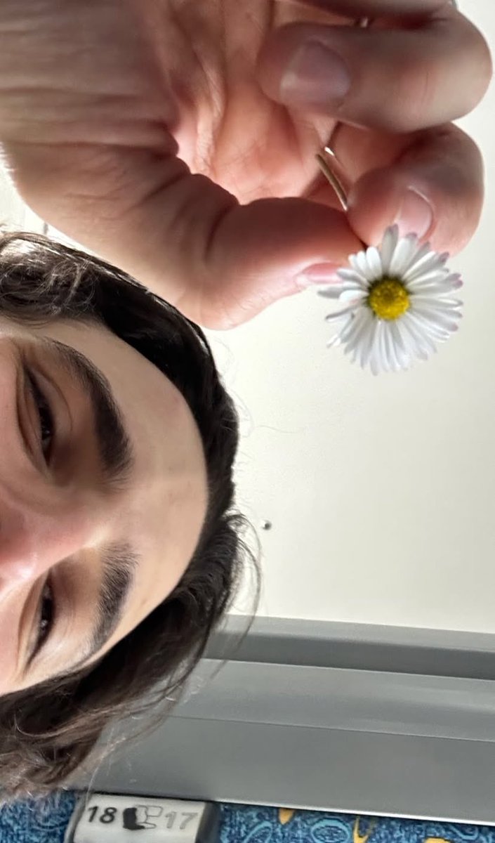 karixhumbe's tweet photo. es lit la flor de su tattoo https://t.co/PbVFy2VE89