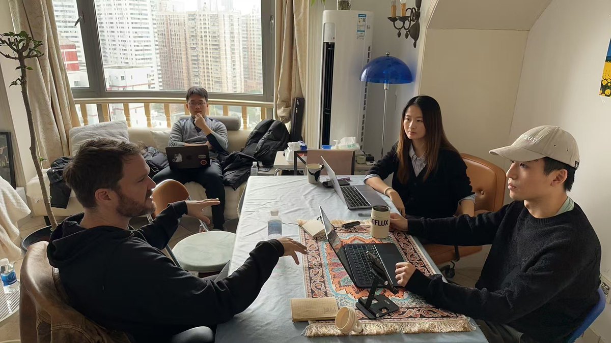 《 ai16z 创始人对 10 个不同 AI Agent 的观察与评价 》

2024 年 12 月 22 日下午，ai16z 创始人 Shaw 落地上海，我参加了他当晚的接风晚宴，并且第二天邀请他到家中小叙。

作为当前AI Agent 赛道可能最有影响力的项目的创始人，他和我分享了当前AI Agent 赛道中超过十个不同产品。以下是Shaw