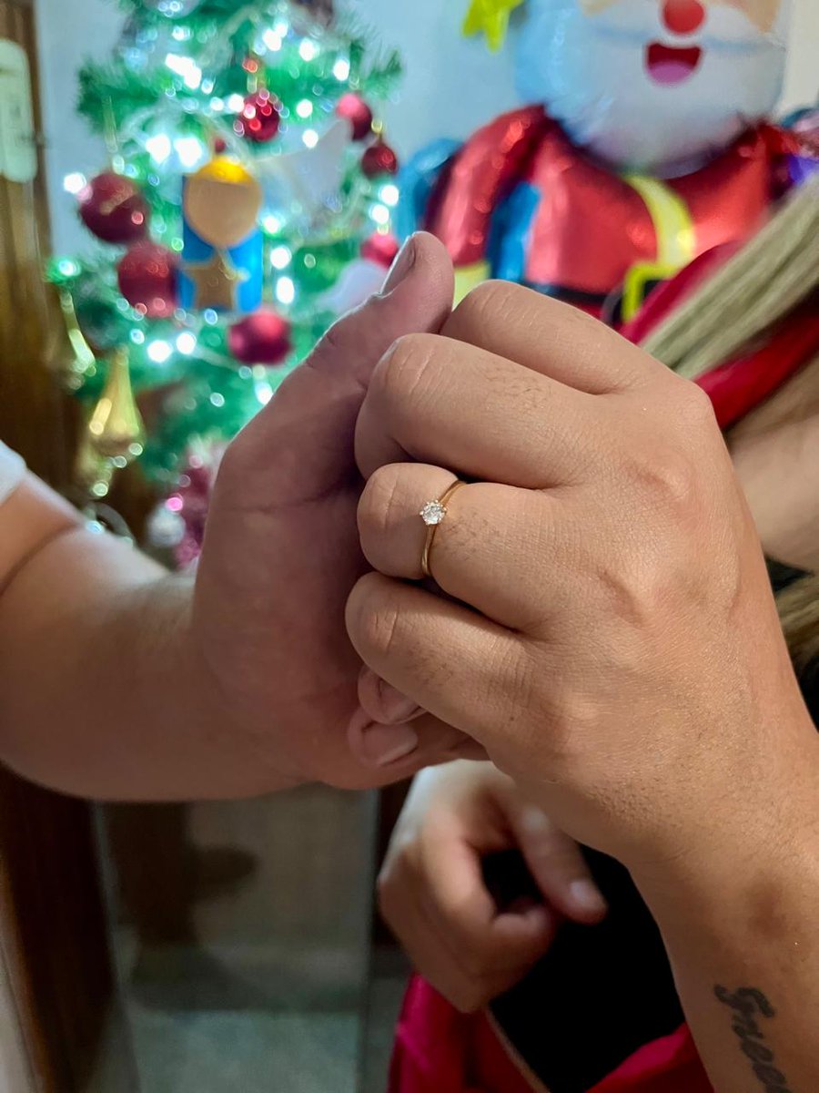 Cortieric1's tweet photo. Por una vida juntos amor mío 👩‍❤️‍💋‍👨
Feliz navidad 🎄 https://t.co/Qq1jIG5eQF